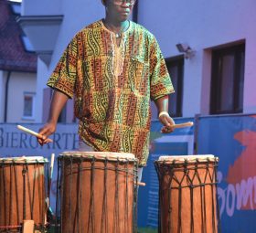 Bass-Trommel-Workshop mit Kofi Awil